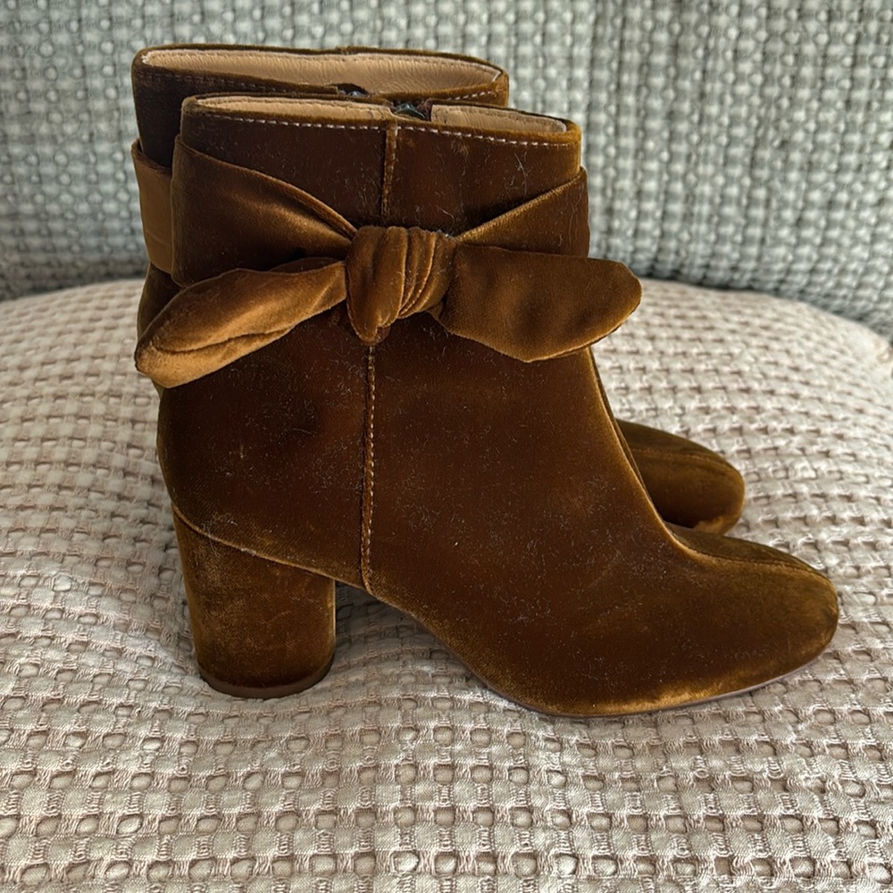 Madewell - Esme Bow Boot - Size 6.5 worn once - pictures show slight scuff marks
